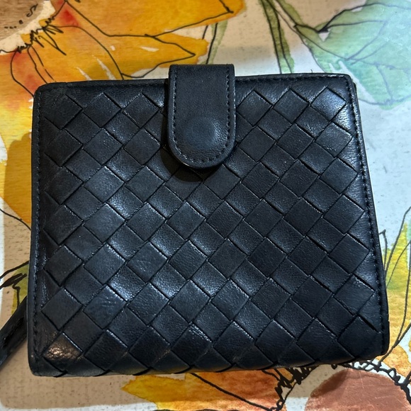 Bottega Veneta Intrecciato Leather Black Bifold Wallet - Picture 3 of 16